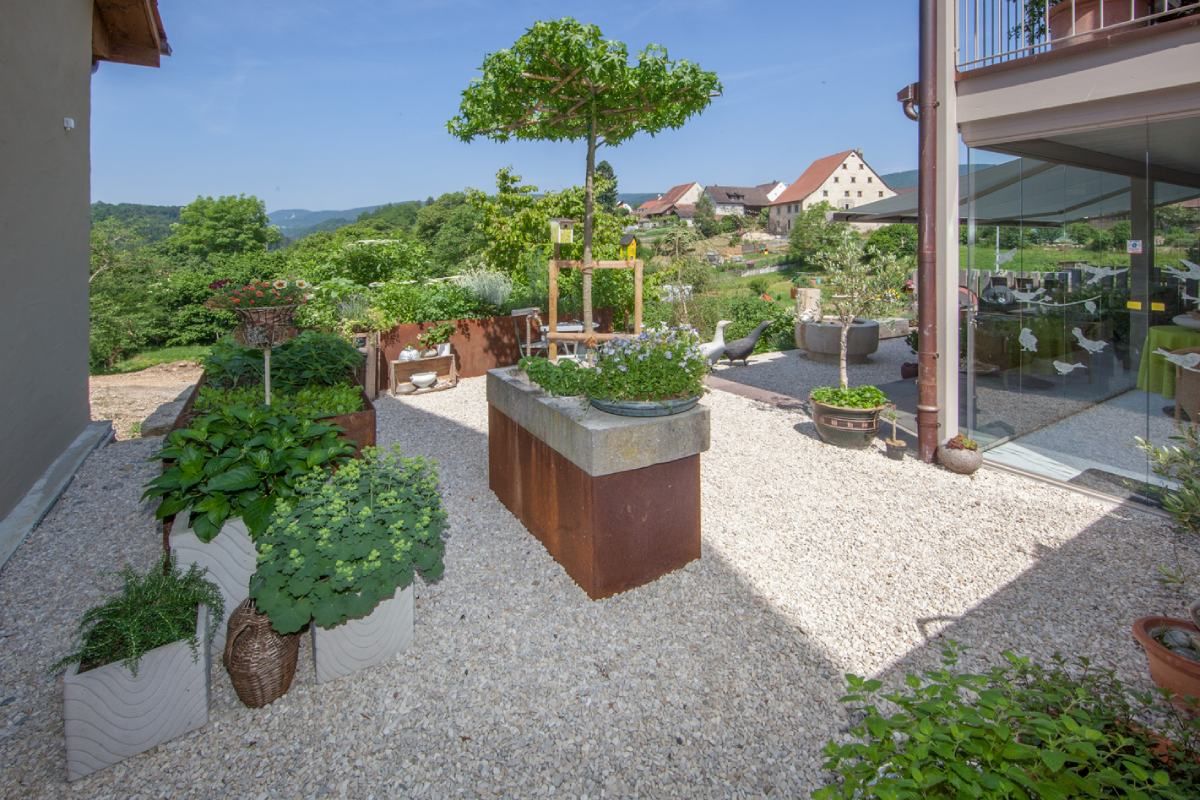 HS Gartenbau GmbH Hofer & Steiner Terrasse mit hellem Stein